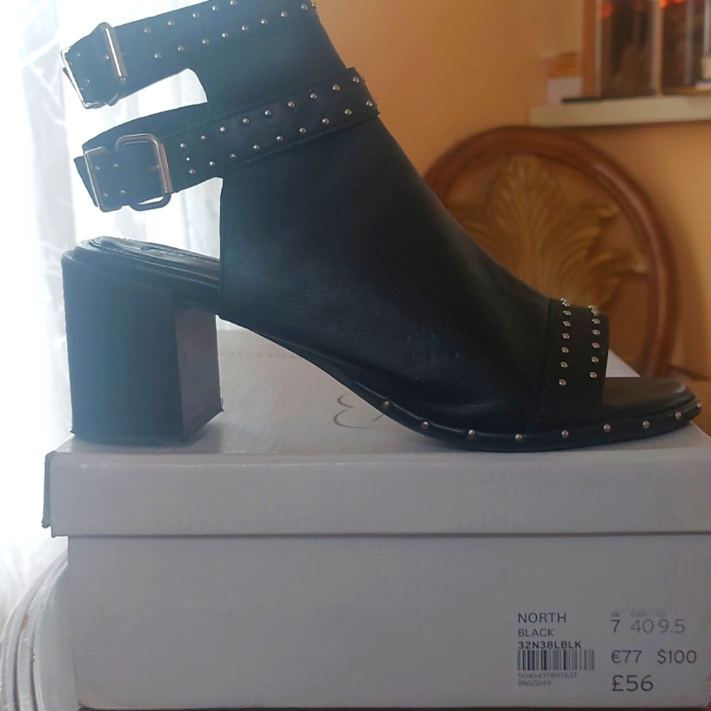 Topshop Buckle Strapped Peep Toe Heel Booties size 9.5